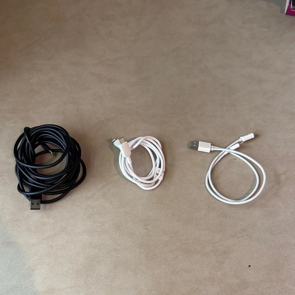 USB to Lightening Charging Cable Set - Black and White (set of 3)